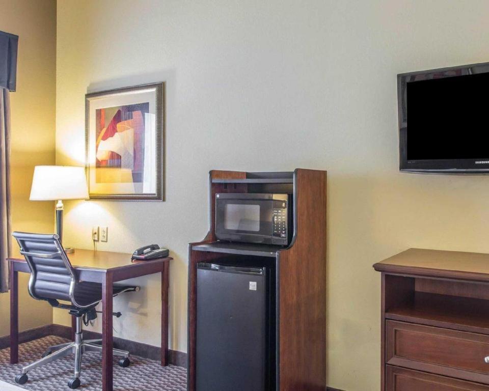 Comfort Inn & Suites Мэдисонвилл Экстерьер фото