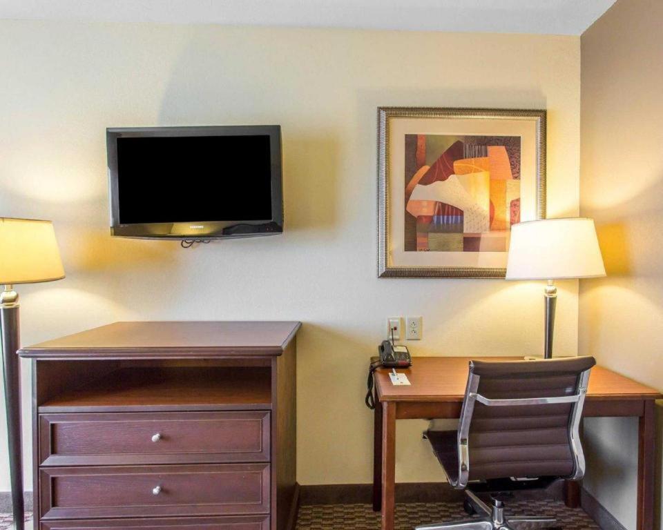Comfort Inn & Suites Мэдисонвилл Экстерьер фото