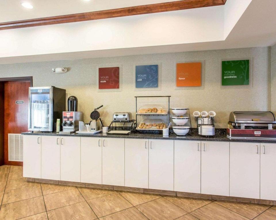 Comfort Inn & Suites Мэдисонвилл Экстерьер фото