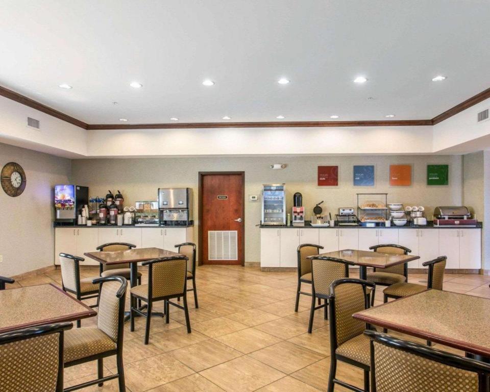 Comfort Inn & Suites Мэдисонвилл Экстерьер фото