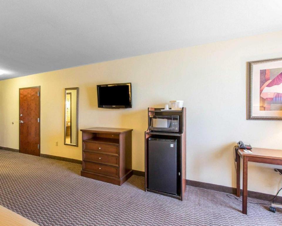 Comfort Inn & Suites Мэдисонвилл Экстерьер фото