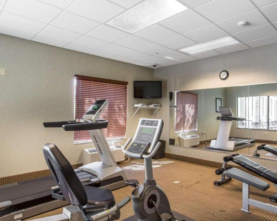 Comfort Inn & Suites Мэдисонвилл Экстерьер фото