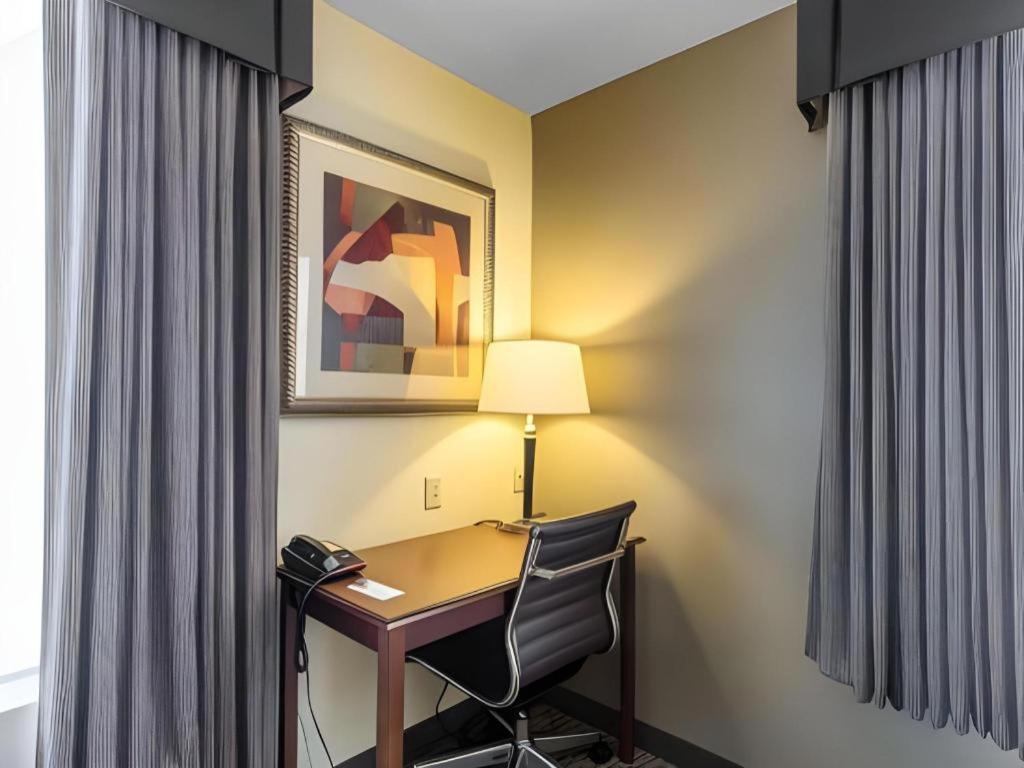 Comfort Inn & Suites Мэдисонвилл Экстерьер фото