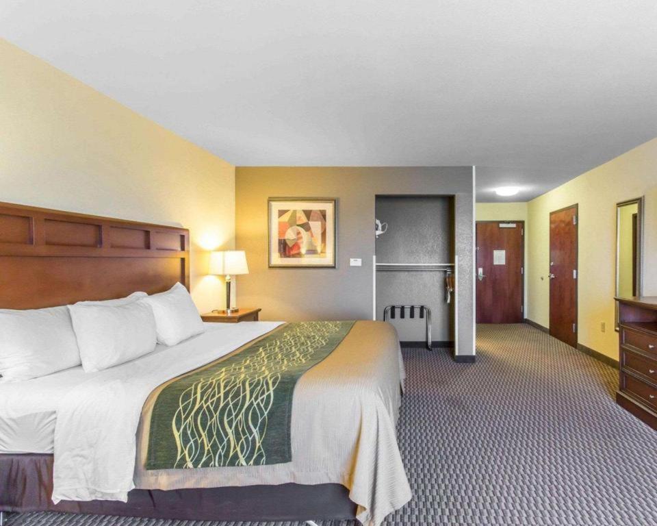 Comfort Inn & Suites Мэдисонвилл Экстерьер фото