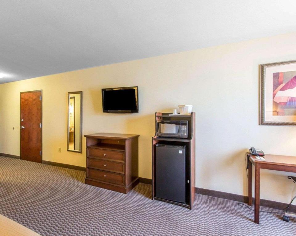 Comfort Inn & Suites Мэдисонвилл Экстерьер фото