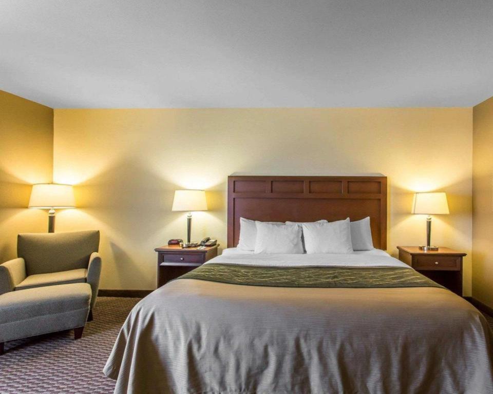 Comfort Inn & Suites Мэдисонвилл Экстерьер фото