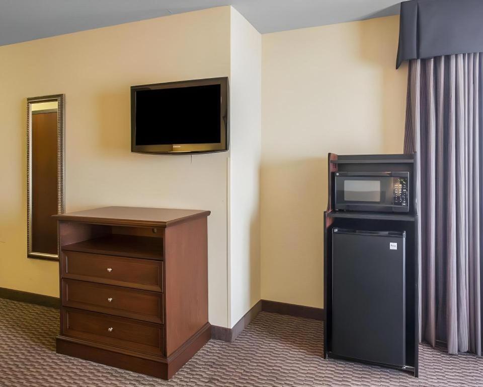 Comfort Inn & Suites Мэдисонвилл Экстерьер фото