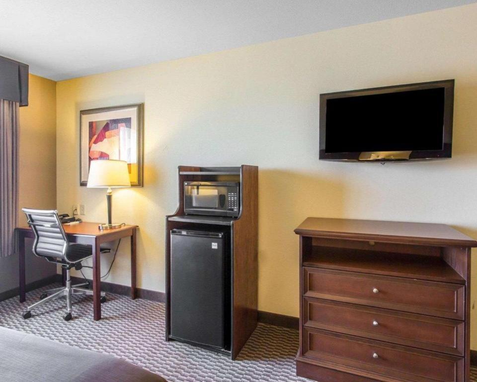 Comfort Inn & Suites Мэдисонвилл Экстерьер фото