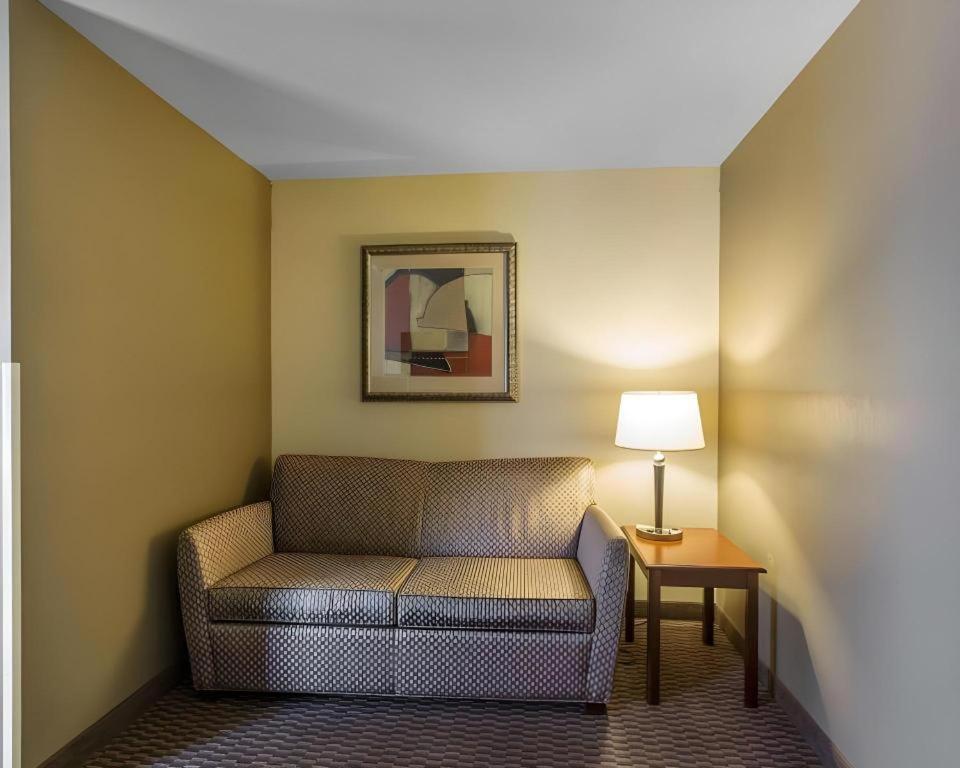 Comfort Inn & Suites Мэдисонвилл Экстерьер фото