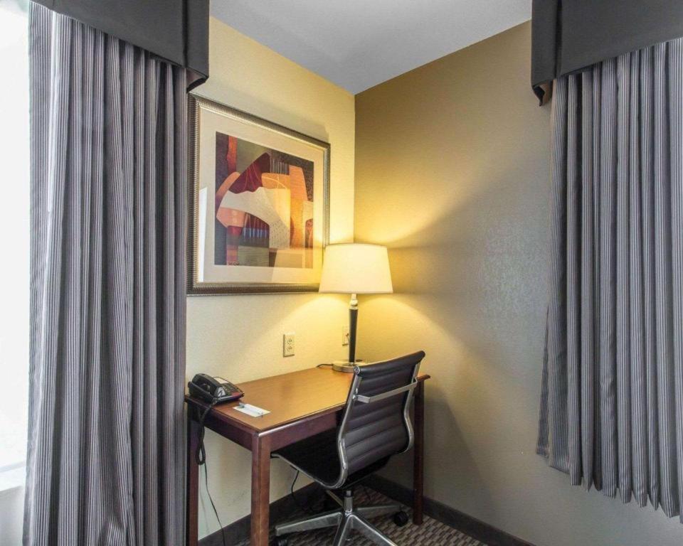 Comfort Inn & Suites Мэдисонвилл Экстерьер фото