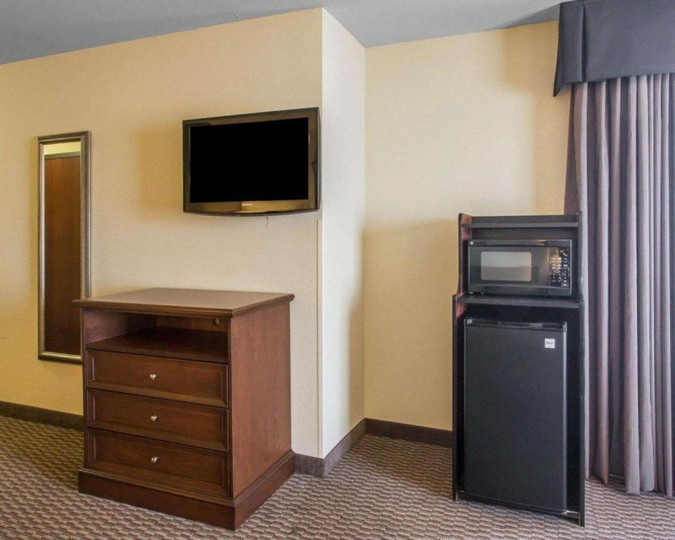 Comfort Inn & Suites Мэдисонвилл Экстерьер фото