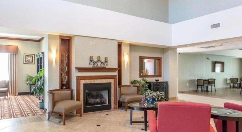 Comfort Inn & Suites Мэдисонвилл Экстерьер фото