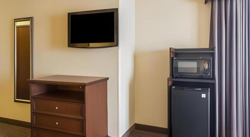 Comfort Inn & Suites Мэдисонвилл Экстерьер фото