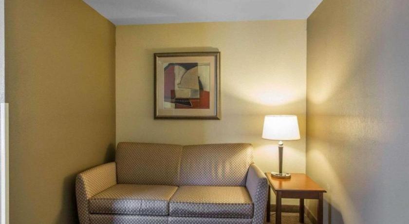 Comfort Inn & Suites Мэдисонвилл Экстерьер фото